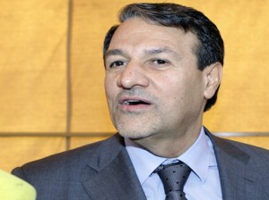 Ali-Dabbagh-le-représentant-du-gouvernement-irakien-lors-dune-conférence-de-presse
