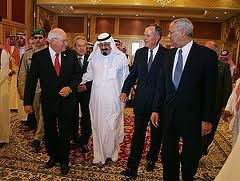 Le Roi Fahd avec ses protecteurs lui retirant et le pétrole et son argent!