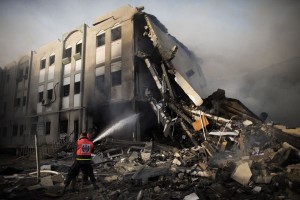 Ministère de l'intérieur du Gouvernement Hamas à Gaza détruit par un missile sioniste