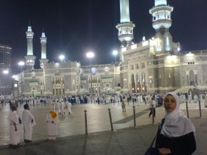 Femme saoudienne sur les lieux saints à la Mecque