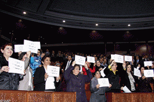 classe politique 4 les_femmes_parlementaires_manifestent
