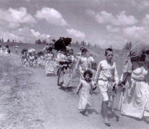 Réfugiés palestiniens expulsés de leurs terres sous la menace des fusils sionistes haifa