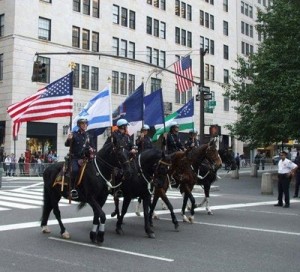 Manifestation sioniste à New-York le 10 juin 2013 En tête du cortège, le maire de la ville, Michael Bloomberg, des personnalités politiques de la ville et de l’Etat,